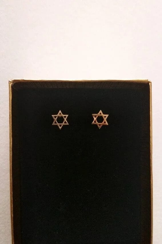 Aretes Maguen David Pequeños en Acero Inoxidable Dorado - Judaica Breslov Colombia
