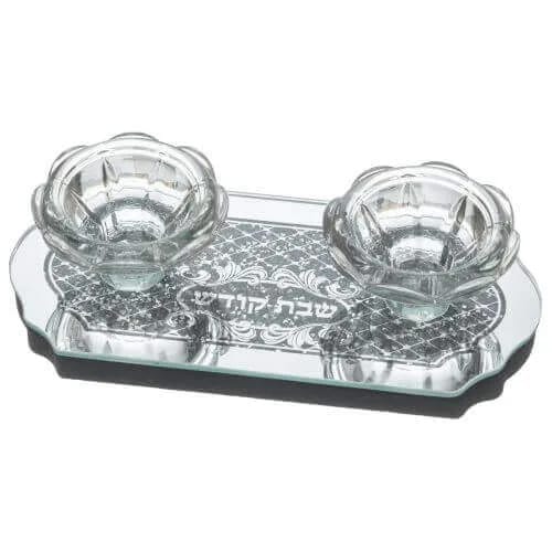 Candelabro de Vidrio “Shabat Kodesh” con Bandeja y Detalle Plateado - Judaica Breslov Colombia