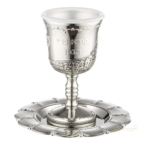 Copa de Kidush Niquelada Diseño Diamante con Plato Redondo – 12 cm - Judaica Breslov Colombia