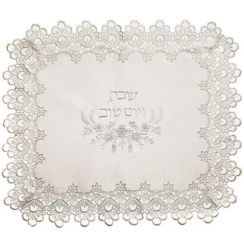 Cubre Jalot Blanco con Encaje Plateado y Flores “Shabat VeYom Tov” - Comprar en Medellín