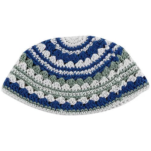 Kipá Tejida Azul con Bordes Verde Oliva y Blanco – 21 cm - Judaica Breslov Colombia