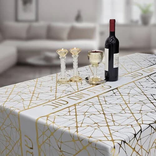 Mantel “Shabat VeYom Tov” Blanco con Líneas Doradas – 140 x 220 cm - Comprar en Bogotá