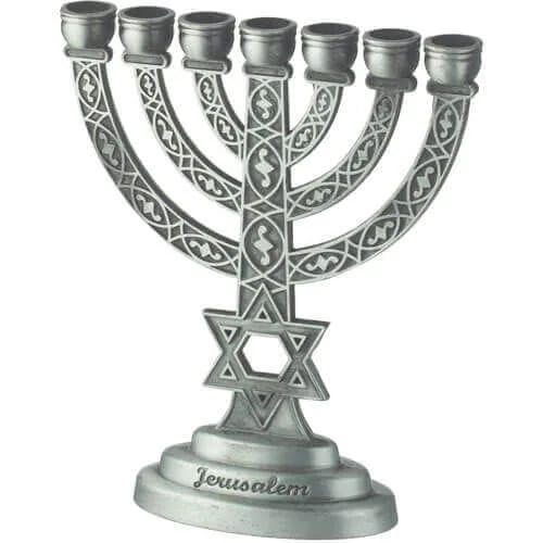 Menorá Decorativa de 7 Brazos con Maguen David Plateada – 10 cm - Judaica Breslov Colombia