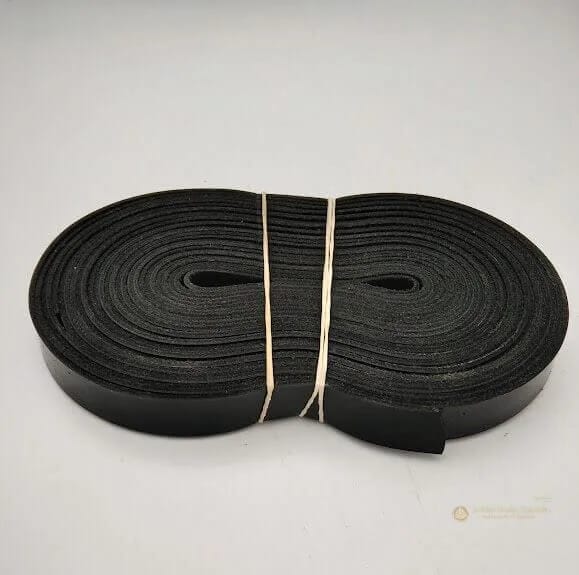Retzuot – Correas para Tefilín Negro sobre Negro Hechas a Mano - Judaica Breslov Colombia