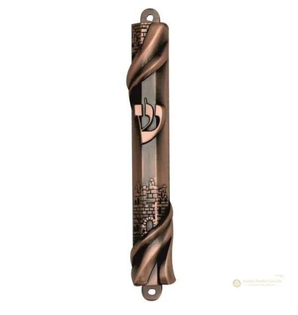 Caja de Mezuzá Cobriza “Jerusalén” – 12 cm - Judaica Breslov Colombia