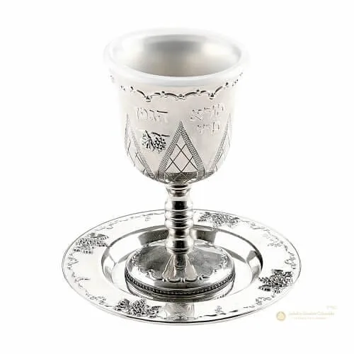 Copa de Kidush Niquelada Diseño Floral – 13 cm - Judaica Breslov Colombia