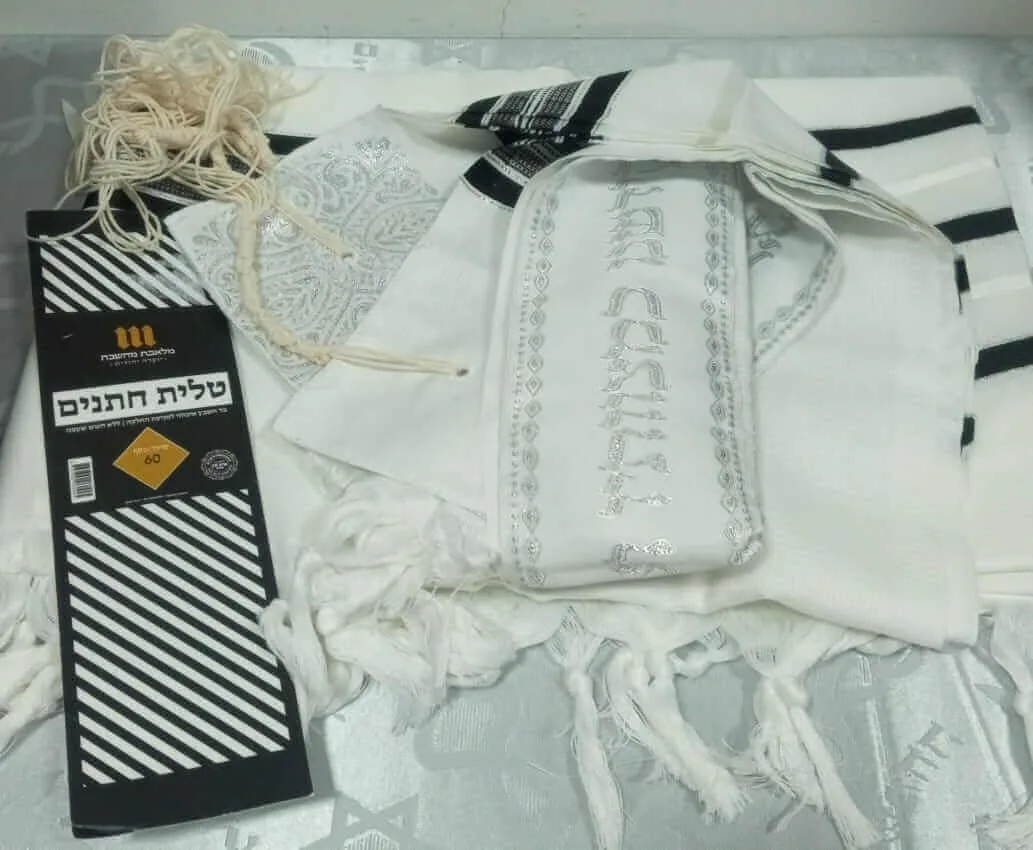 Talit Gadol Acrílico Negro y Plateado – Talla 60 - vista 2 | Judaica Breslov Colombia